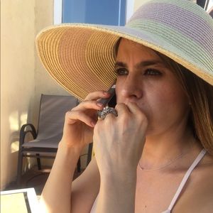 Meet your Posher, Consuelo